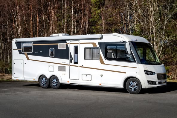 EURA MOBIL INTEGRA 890 QB